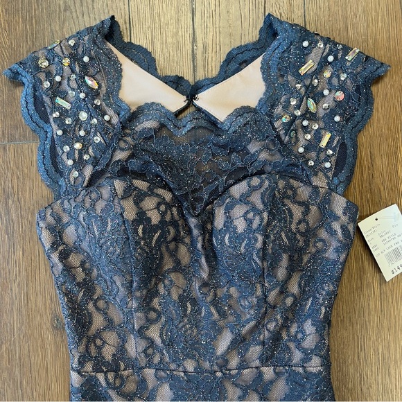 🆕 DAVID'S BRIDAL long lace cap sleeve dress with keyhole back SZ 3 - Picture 7 of 10